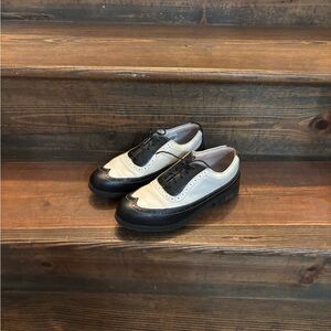 FOOTJOY Vintage Oxfords Europa collection in classic black and white Size 6 1/2